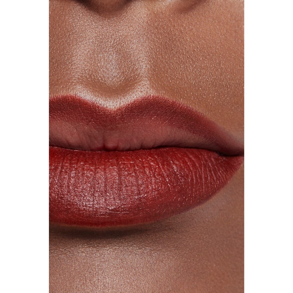 L&Aacute;PIZ CONTORNO DE LABIOS DE PRECISI&Oacute;N
